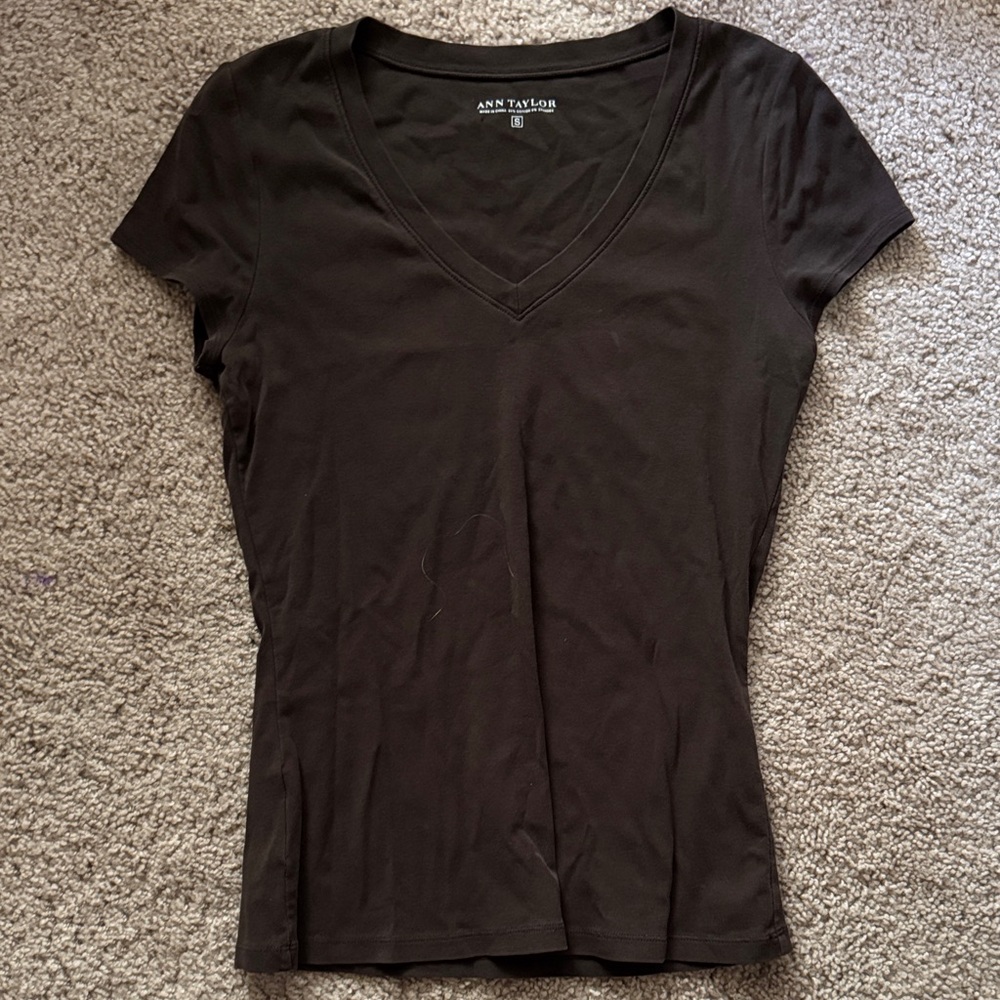 Ann Taylor Women's Elegant Black V-Neck Tee